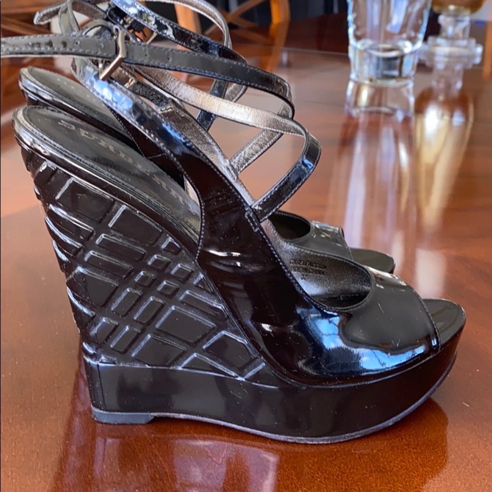 BURBERRY patent black wedges